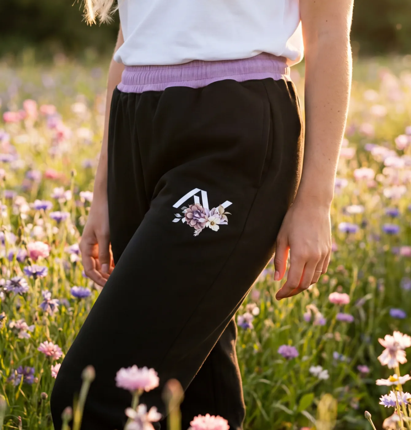 Spodnie dresowe Sweet Flower — High Noon